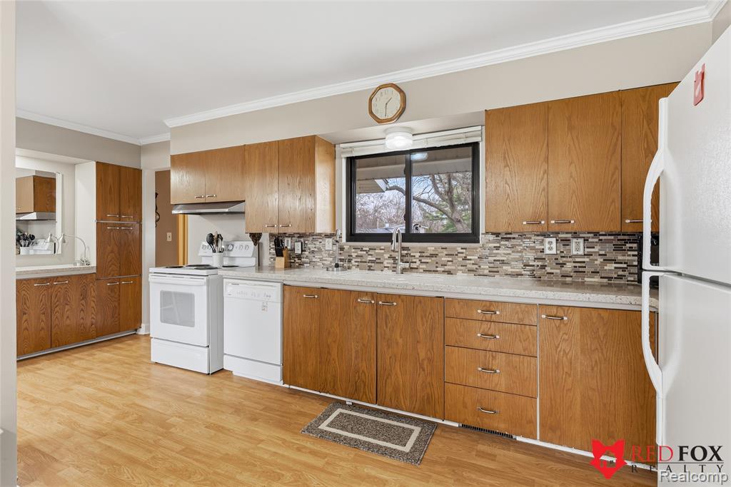 5368 Oaktree Court, Flint, MI 48532 — Photo 13