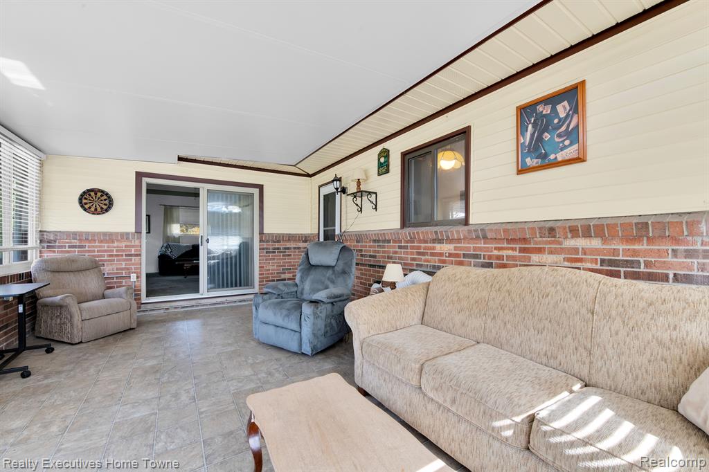 49545 SCHOENHERR Road, Shelby Twp, MI 48315 — Photo 15