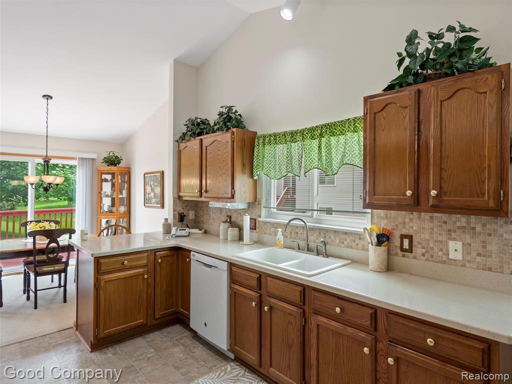864 Challenging Trail, South Lyon, MI 48178 — Photo 10