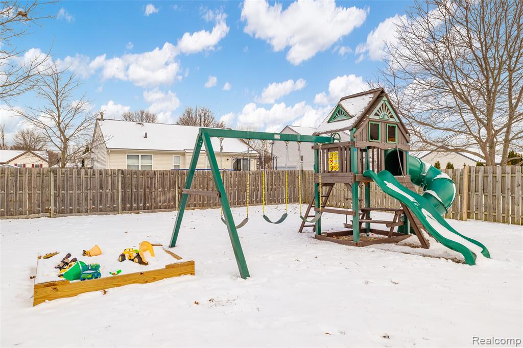 52400 Huntley Avenue, New Baltimore, MI 48047 — Photo 51