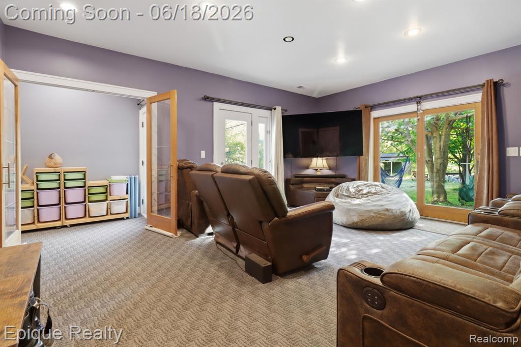 21085 Metroview Road, Farmington, MI 48335 — Photo 22