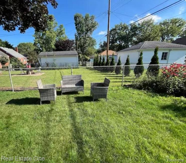8443 RIVERDALE Street, Dearborn Heights, MI 48127 — Photo 19