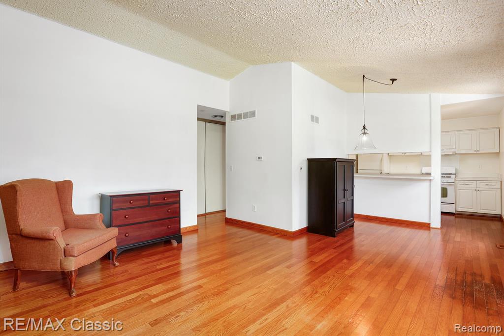 41716 ONAWAY Drive, Northville, MI 48167 — Photo 7