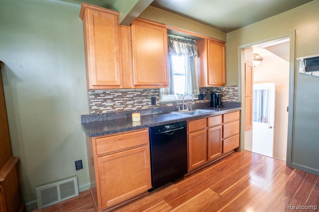 13273 Cunningham Street, Southgate, MI 48195 — Photo 11