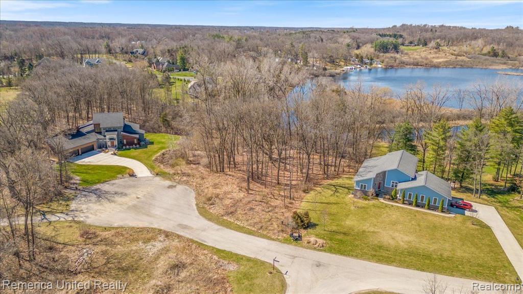 10468 Oak Shore Drive, South Lyon, MI 48178 — Photo 13
