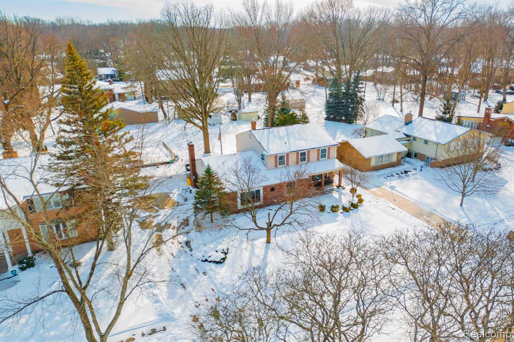 8425 HAMPTON Road, Grosse Ile, MI 48138 — Photo 28