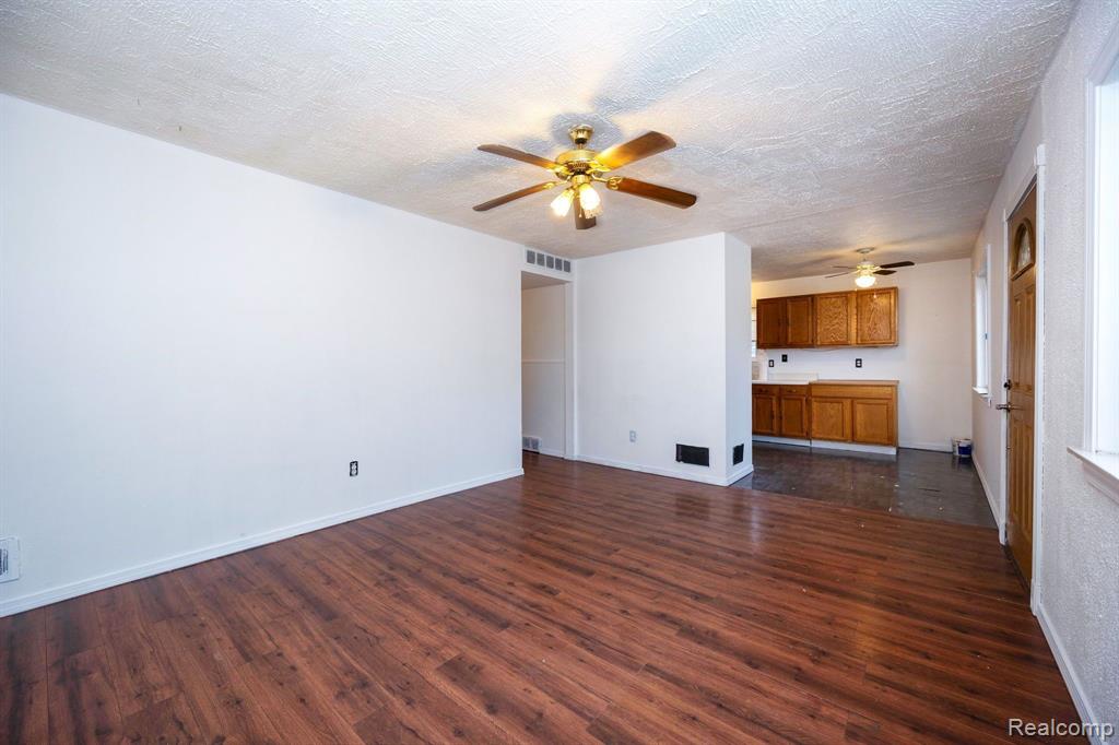 7189 MICHAEL Street, Taylor, MI 48180 — Photo 9
