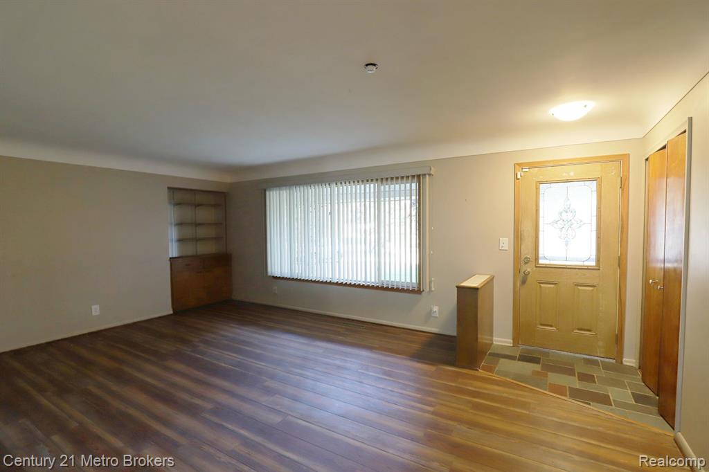 G-3366 W COURT Street, Flint, MI 48532 — Photo 2
