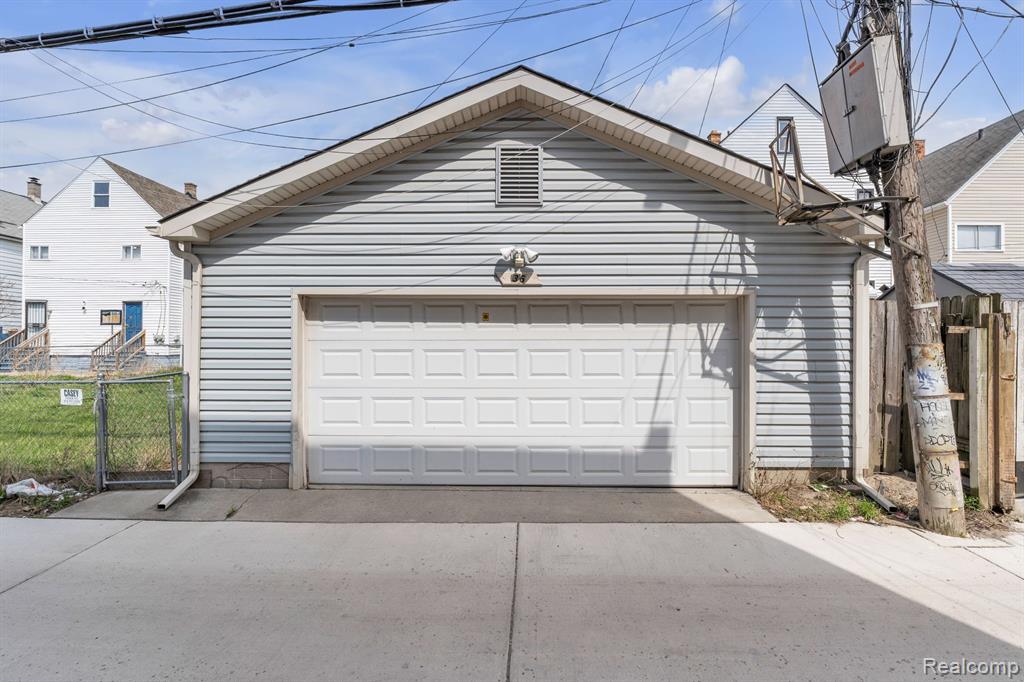 9363 MITCHELL Street, Hamtramck, MI 48212 — Photo 37