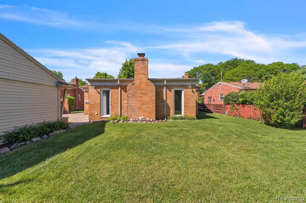 26637 Clairview Drive, Dearborn Heights, MI 48127 — Photo 40