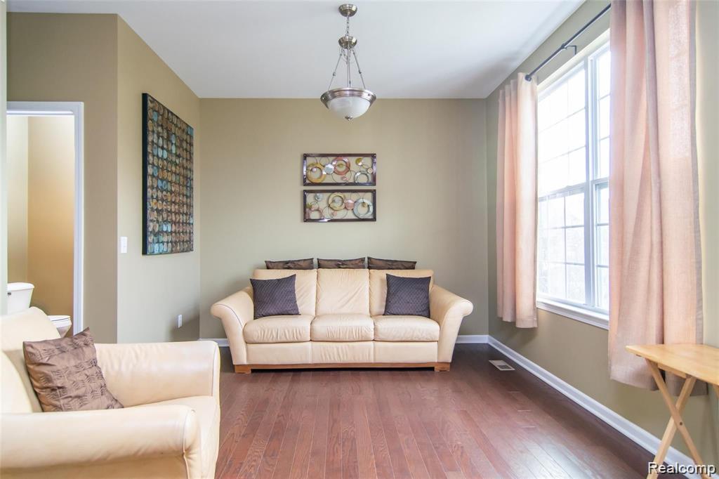 51171 Brompton, Novi, MI — Photo 3