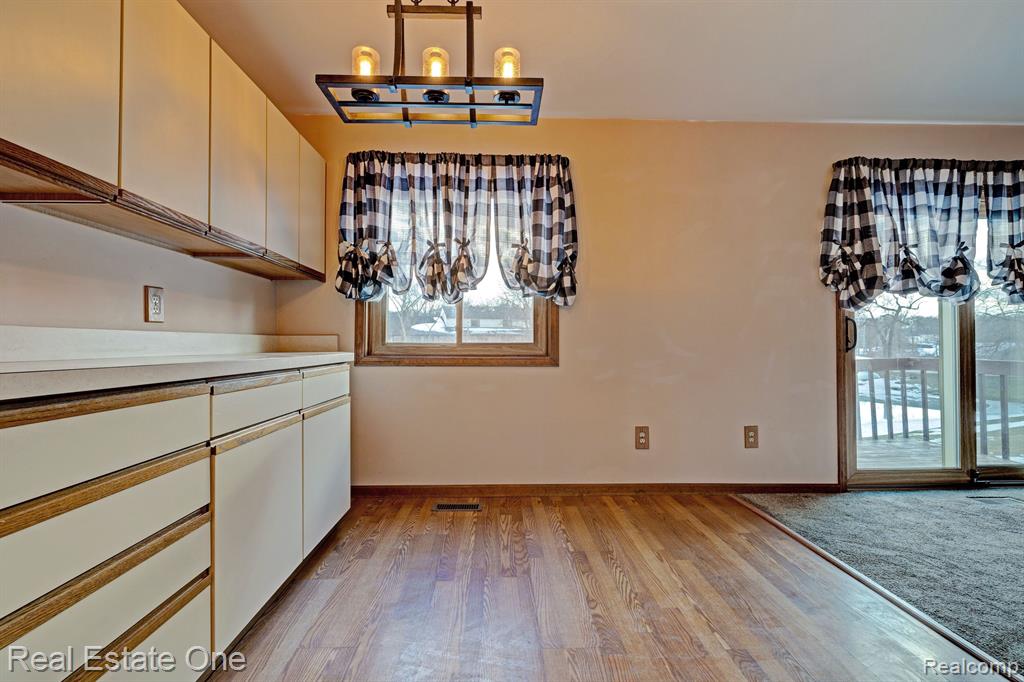 9045 E BLUEWATER Drive, Clarkston, MI 48348 — Photo 9