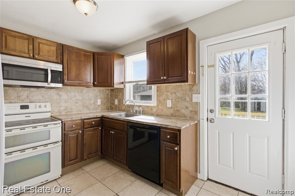 5747 Kingsbury Street, Dearborn Heights, MI 48127 — Photo 5