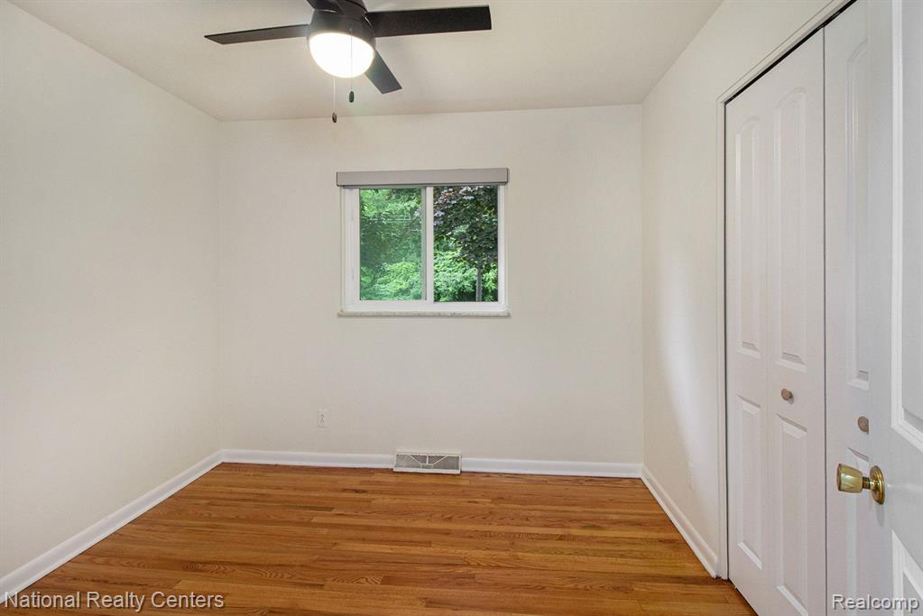630 W LAKE Street, South Lyon, MI 48178 — Photo 11