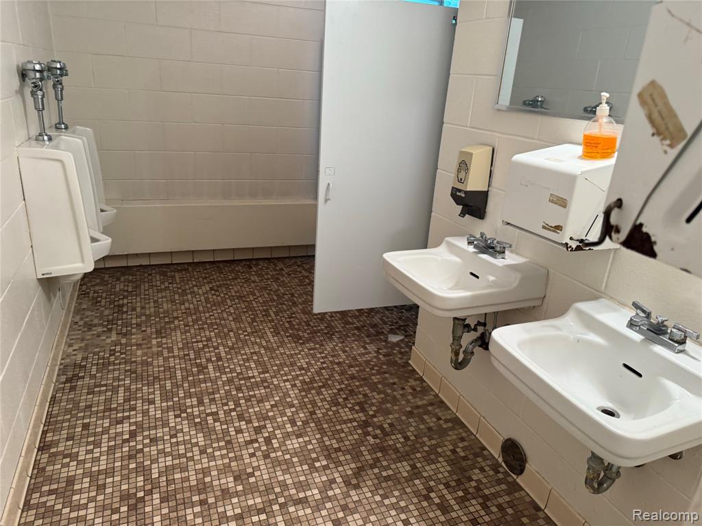 5000 5000 Pelham Rd Road, Dearborn Heights, MI 48125 — Photo 17