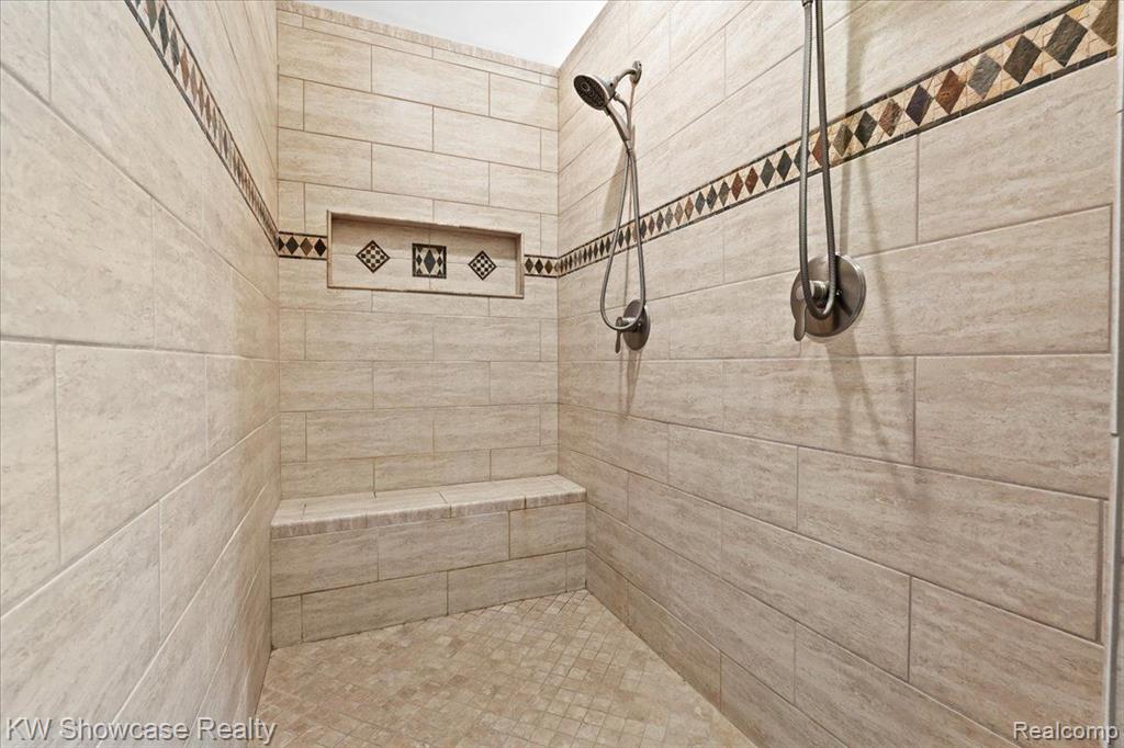 54771 GRENELEFE Circle E, South Lyon, MI 48178 — Photo 25