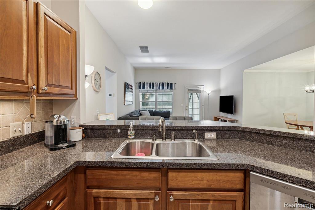 2694 S Knightsbridge Circle, Ann Arbor, MI 48105 — Photo 5
