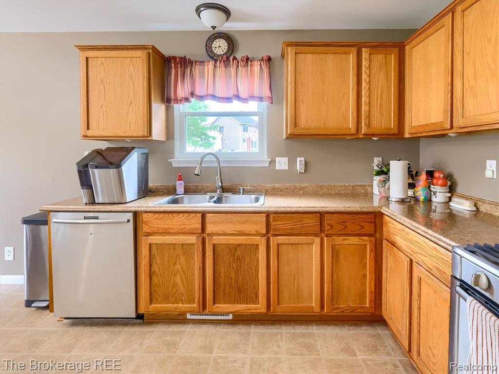 822 Alana Court, Davison, MI 48423 — Photo 21