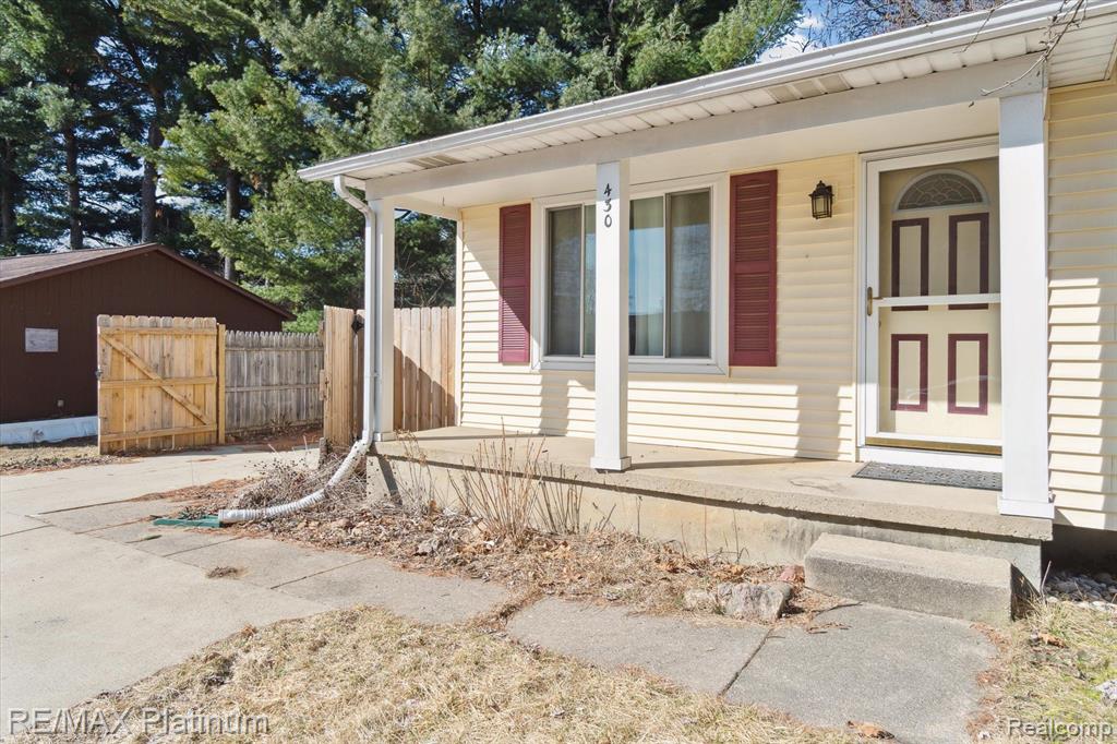 430 WILD OAK Lane, Perry, MI 48872 — Photo 10