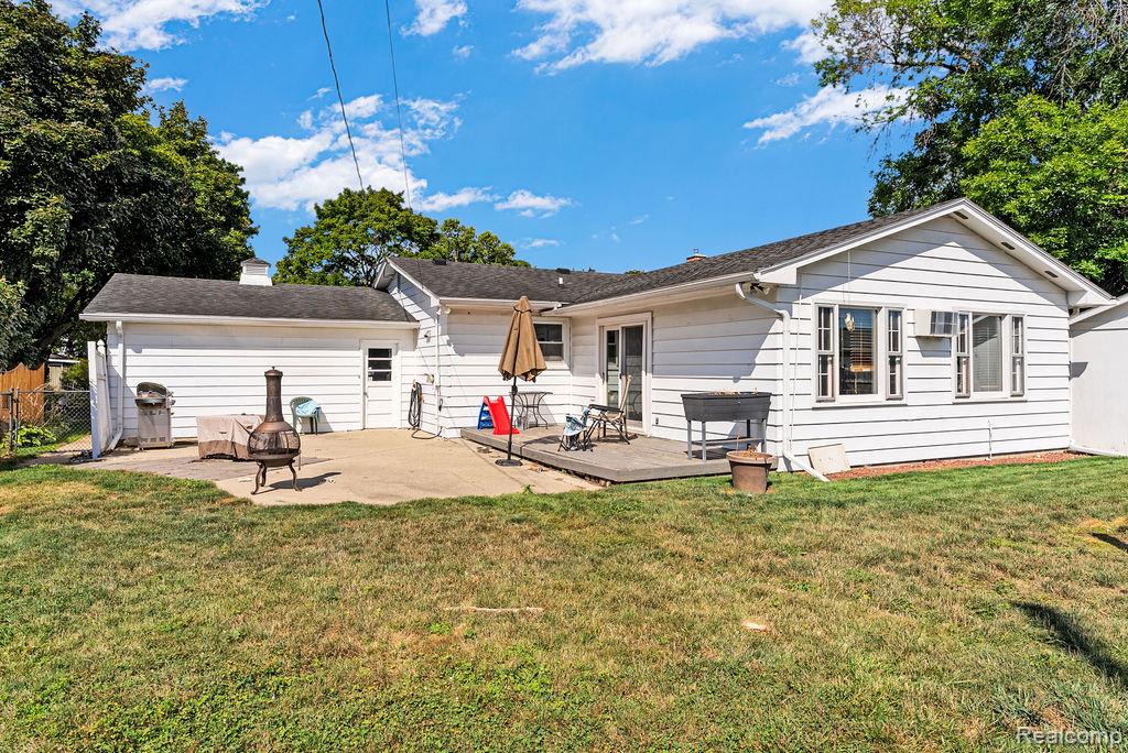 1610 Ravenswood Drive, Lansing, MI 48917 — Photo 34