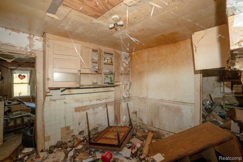 17220 Detroit Street - Photo 3