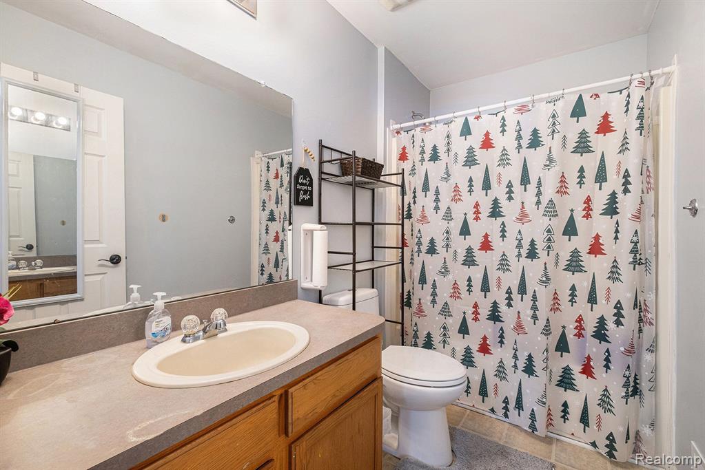 4075 MEADOW WALK Boulevard, Grand Blanc, MI 48439 — Photo 16