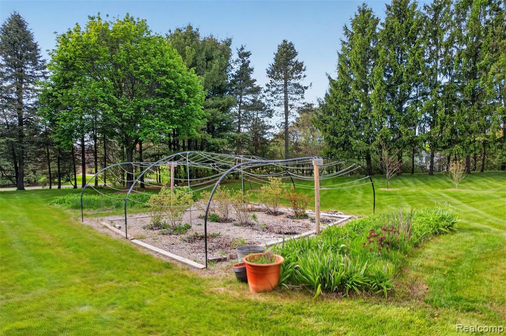 13749 Merrie Meadow Lane, South Lyon, MI 48178 — Photo 57