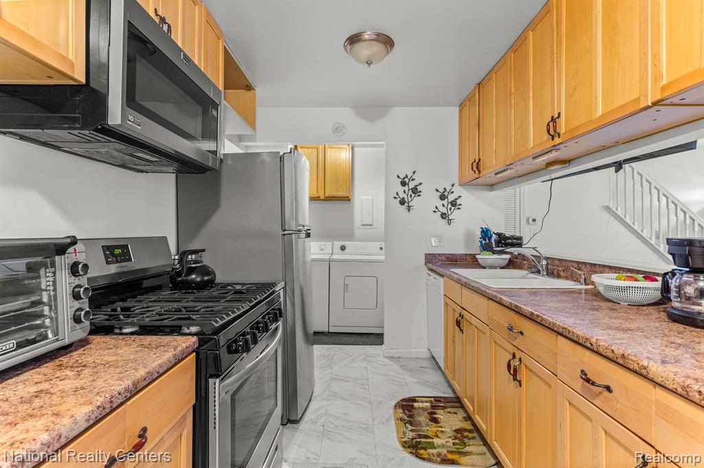 38068 SHERWOOD Street, Westland, MI — Photo 10
