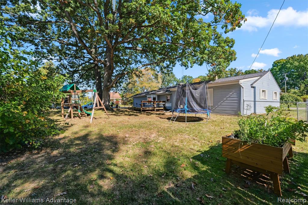 671 E Crest Lane, South Lyon, MI 48178 — Photo 45