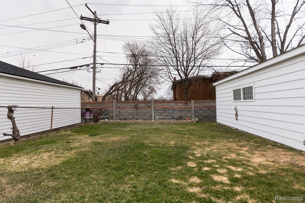 24636 Almond Avenue, Eastpointe, MI 48021 — Photo 43