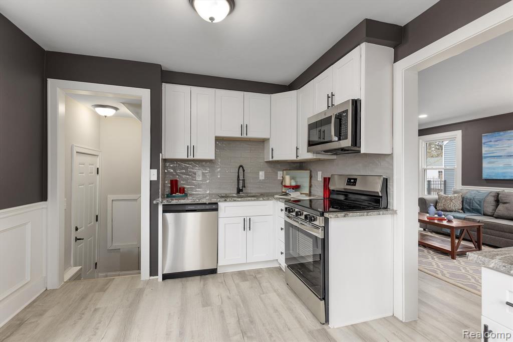 566 E BAKER Avenue, Clawson, MI — Photo 9