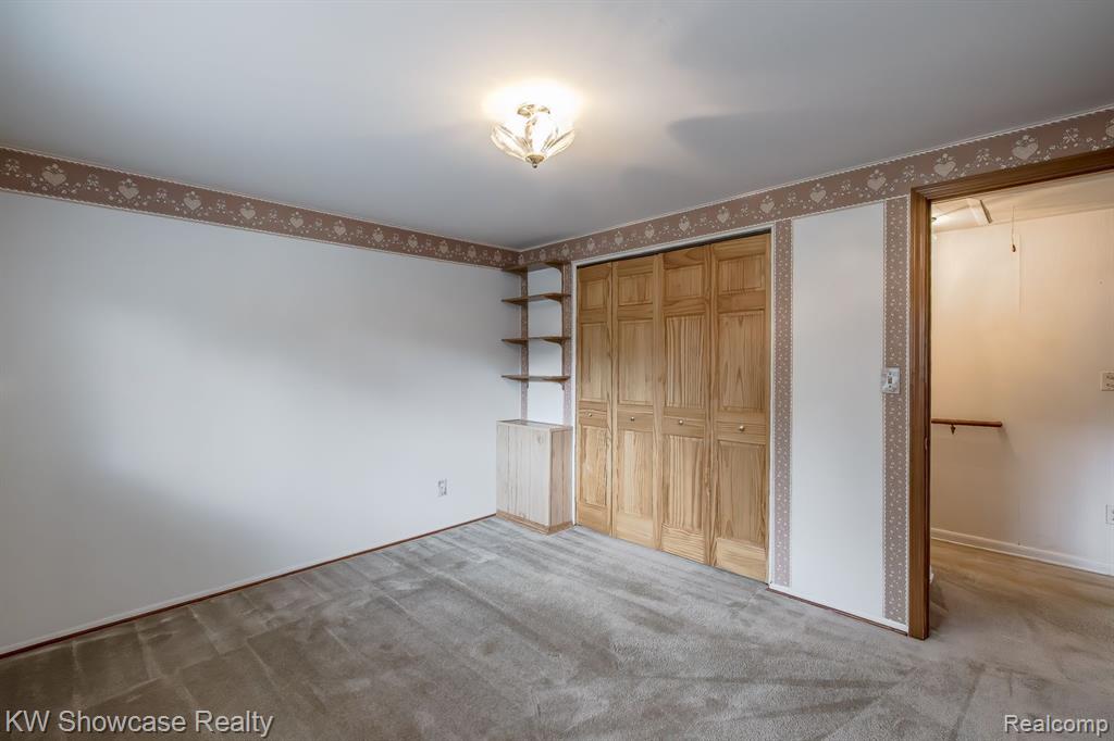 841 DRIBURG Drive, Commerce Twp, MI 48390 — Photo 13