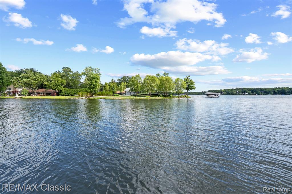 5286 Edgelake Drive, Pinckney, MI 48169 — Photo 10