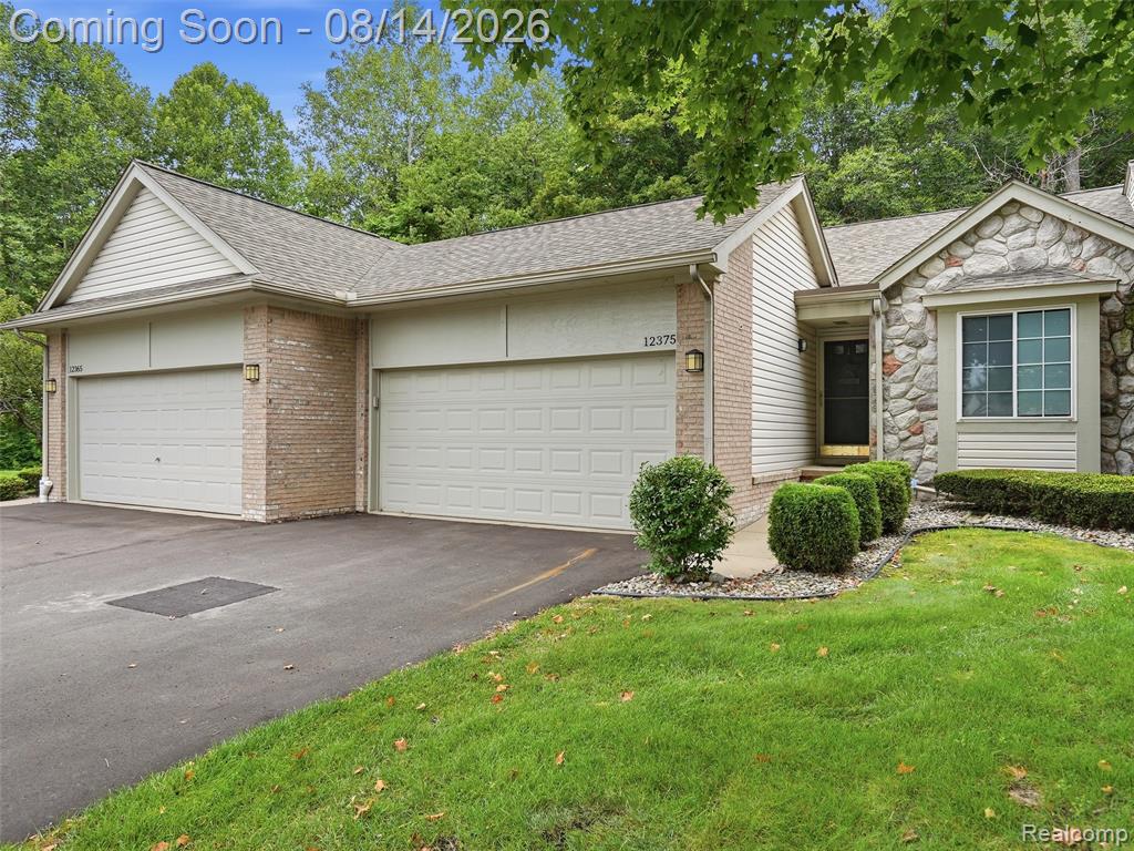 12375 Hickory E, Utica, MI 48315