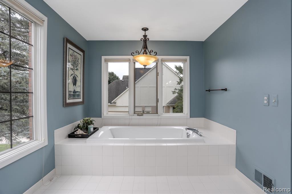 4214 Oak Tree Circle, Rochester, MI 48306 — Photo 31