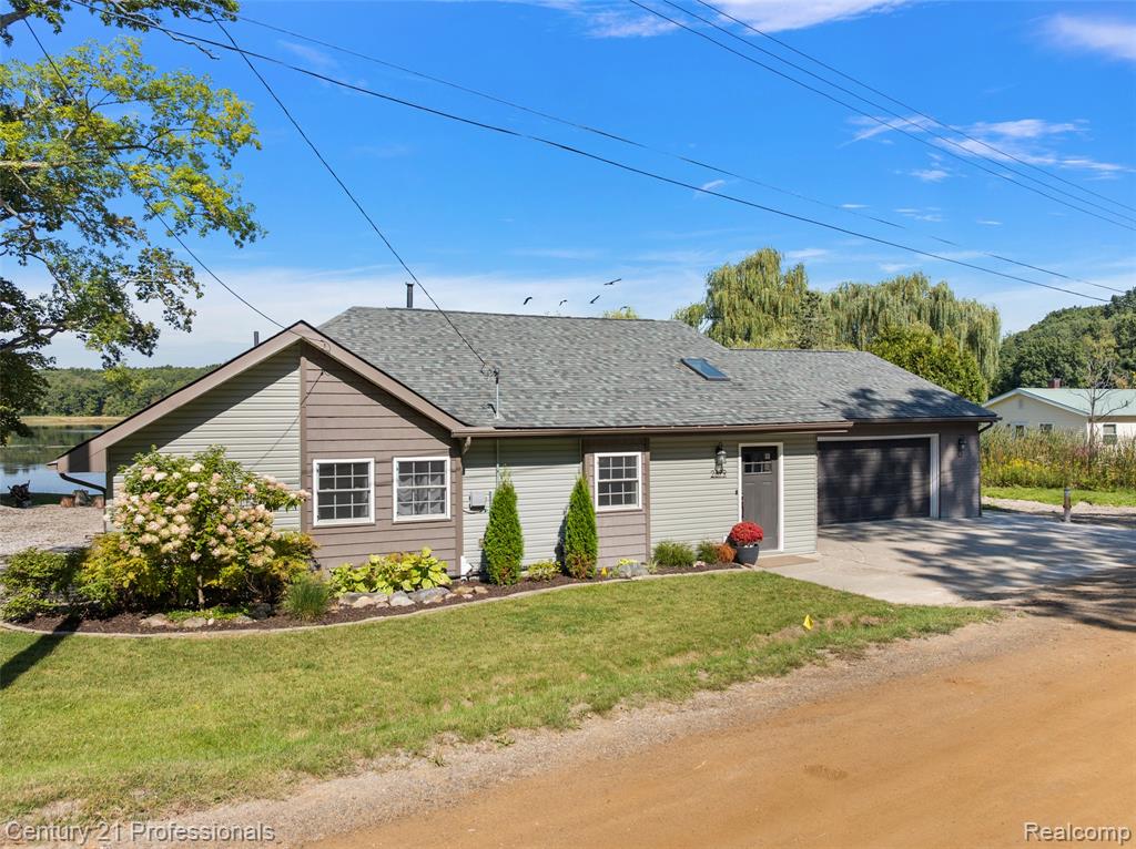 2679 Lakeview Drive, Ortonville, MI 48462 — Photo 59