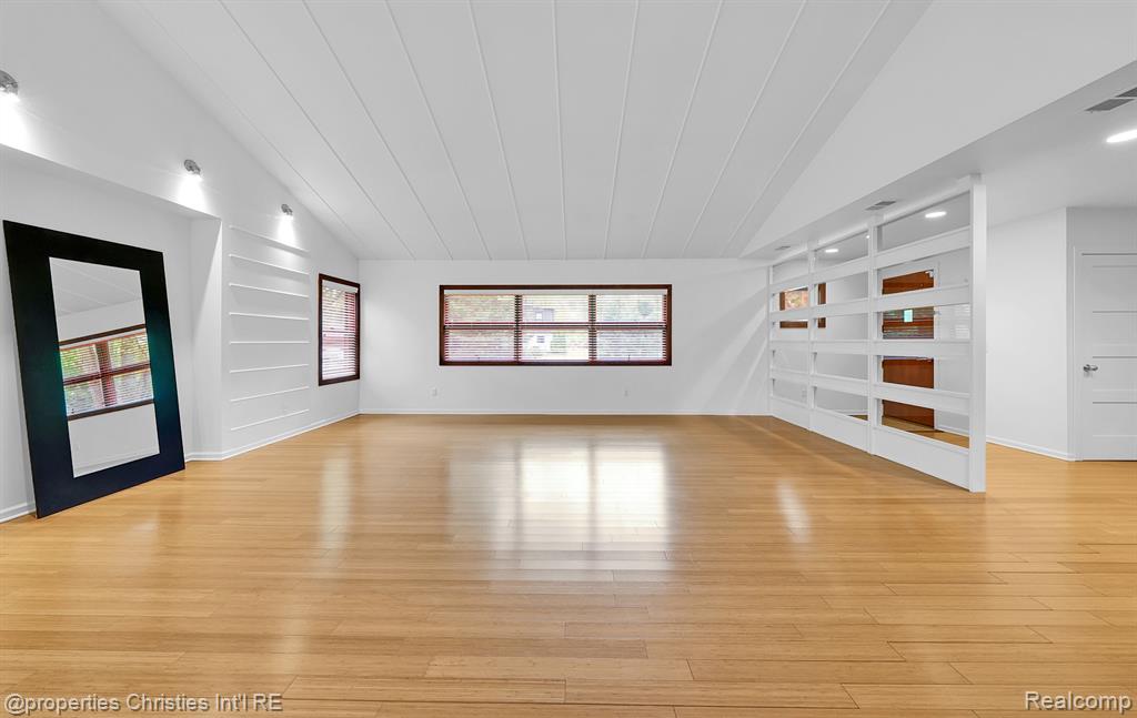 561 Yorkton Lane, Bloomfield Hills, MI 48304 — Photo 10