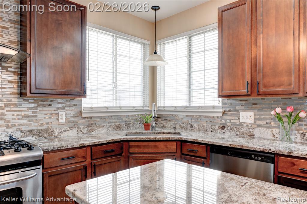 27455 Harrington Way, Novi, MI — Photo 18