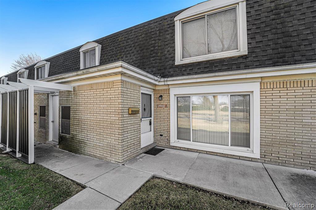 29972 CITY CENTER Drive, 3, Warren, MI 48093 — Photo 3