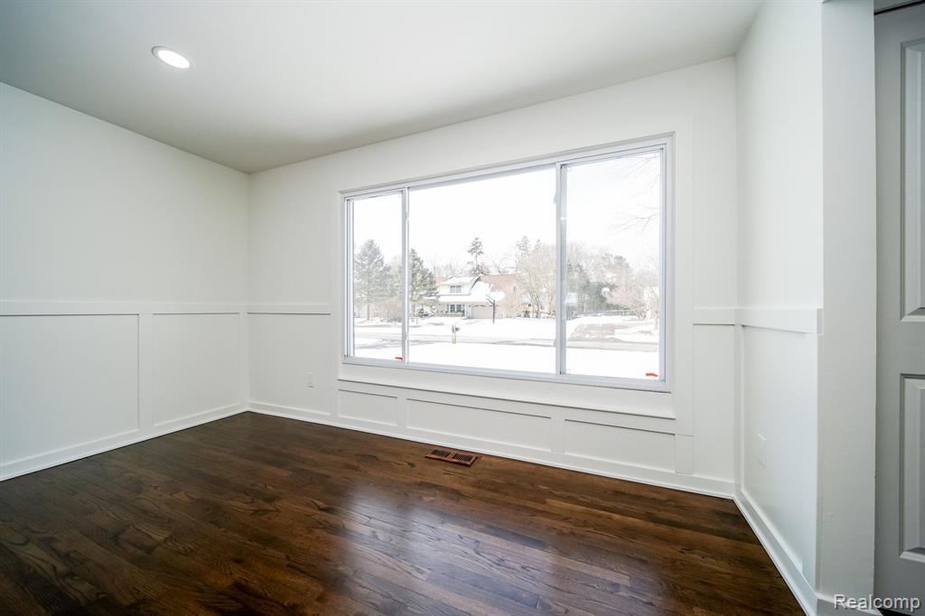 7359 SAINT AUBURN Drive, Bloomfield Hills, MI 48301 — Photo 28