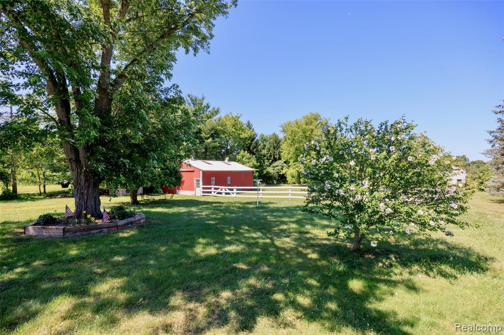 595 N Cedar Road, Fowlerville, MI 48836 — Photo 44