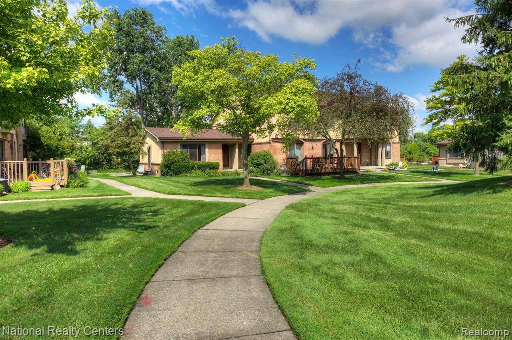 41702 BEDFORD Drive, Canton, MI 48187 — Photo 23