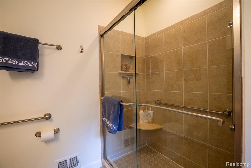 5653 Trail Side Lane, 9, Whitmore Lake, MI 48189 — Photo 24