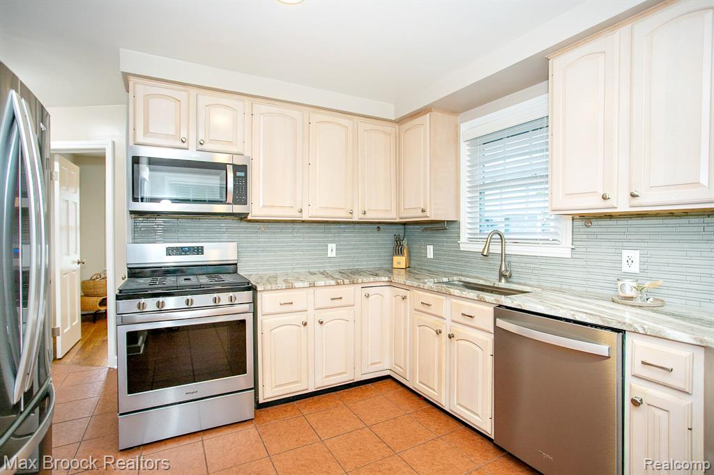 10475 Vernon Avenue, Huntington Woods, MI — Photo 10