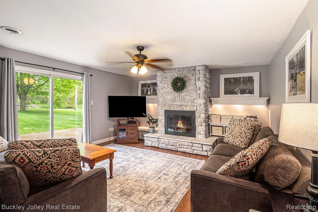 55755 PONTIAC TRAIL Court, New Hudson, MI 48165 — Photo 4
