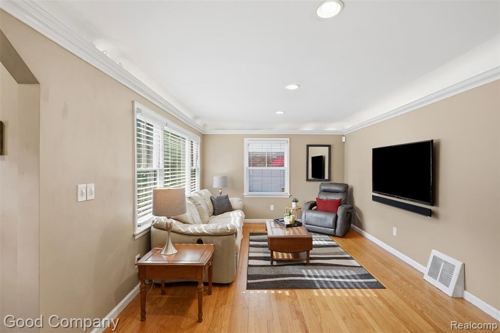 23470 Oneida Street, Oak Park, MI 48237 — Photo 2