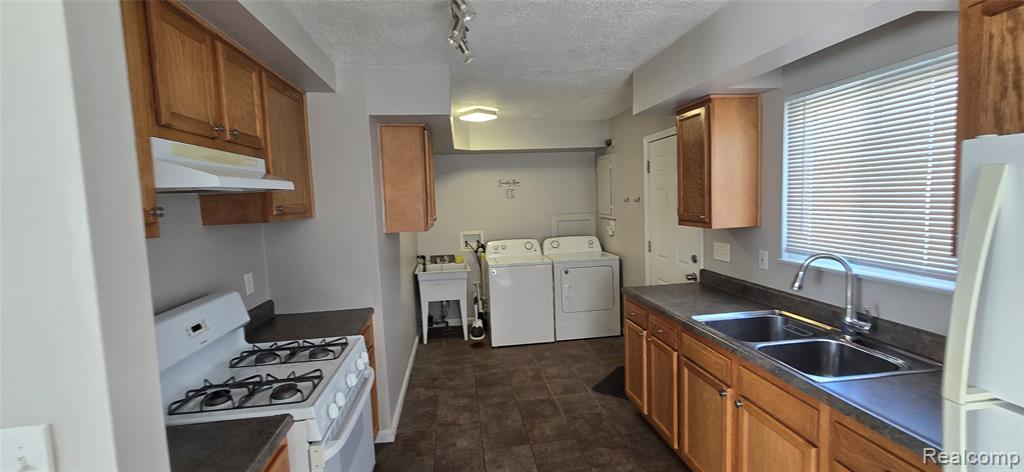 639 E Columbia Avenue, Pontiac, MI 48340 — Photo 7