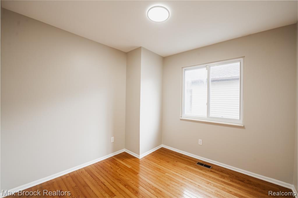 5528 SUNNYCREST Drive, West Bloomfield, MI 48323 — Photo 13