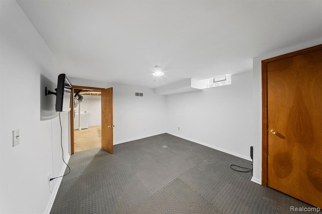 9415 Lakewood Drive, Grosse Ile, MI 48138 — Photo 40