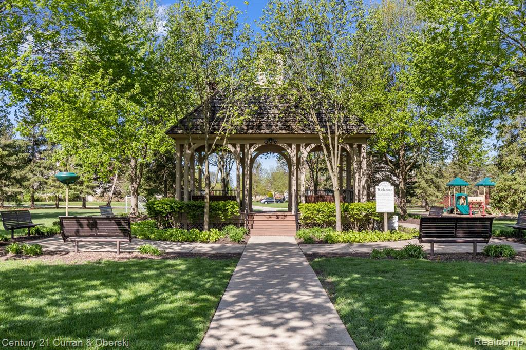 5725 VERSAILLES Avenue, Ann Arbor, MI 48103 — Photo 29